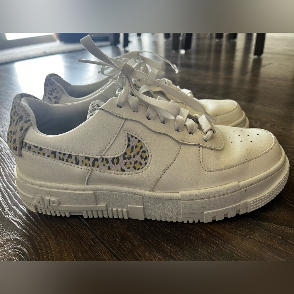 Women’s size 7.5 Nike Air Force